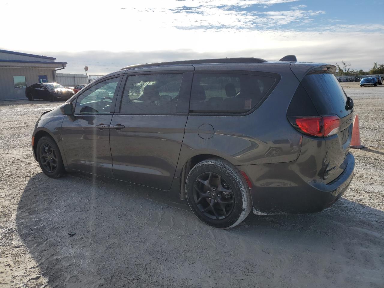 2019 Chrysler Pacifica - Image 2