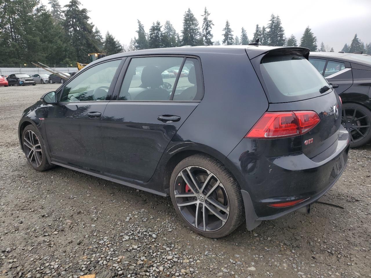 3VW447AU8HM042146 2017 VOLKSWAGEN GTI - Image 2