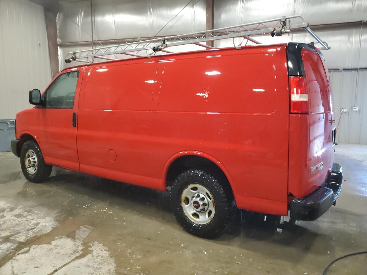 2014 GMC Savana - Image 2