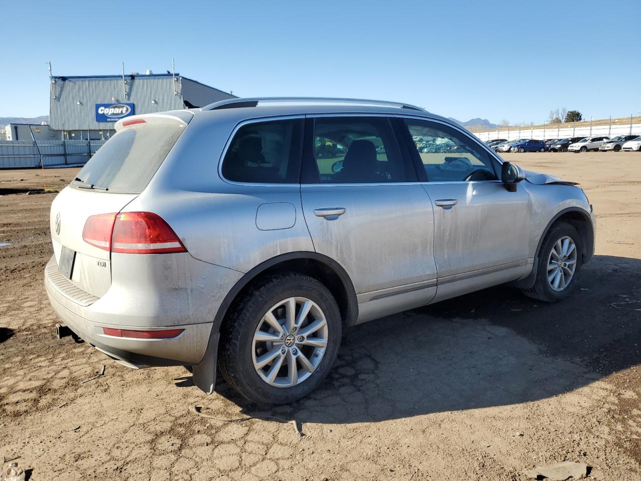 2014 Volkswagen Touareg - Image 3