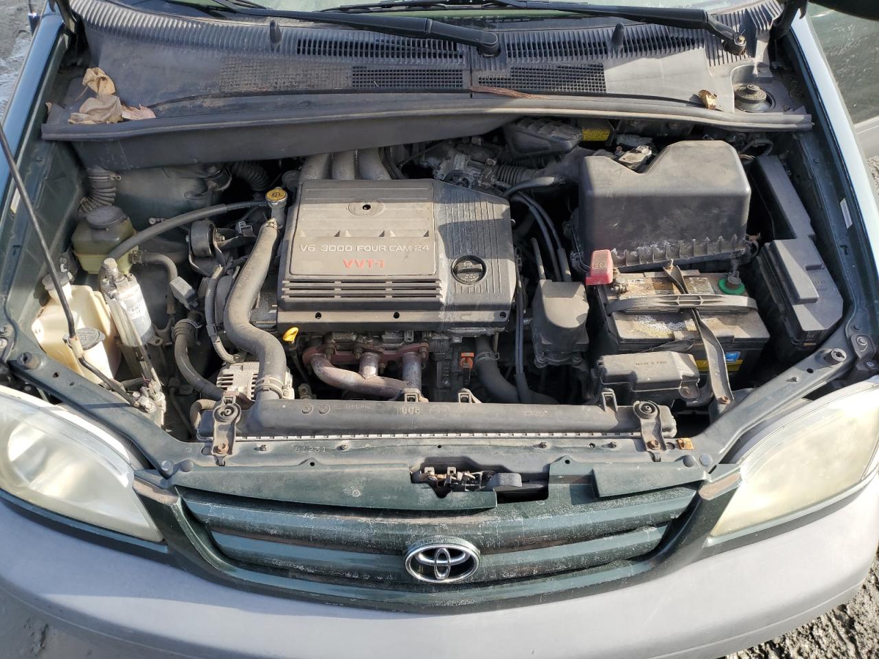 2003 Toyota Sienna - Image 14