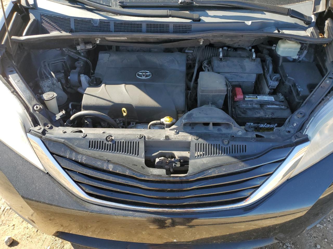 2015 Toyota Sienna - Image 12