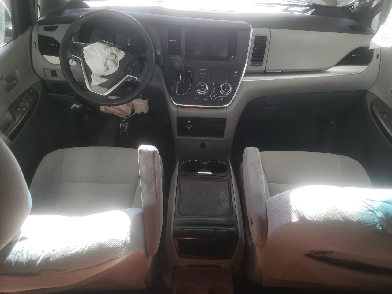 2015 Toyota Sienna - Image 8