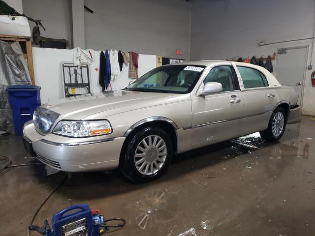 2004 Lincoln Town Car Executive