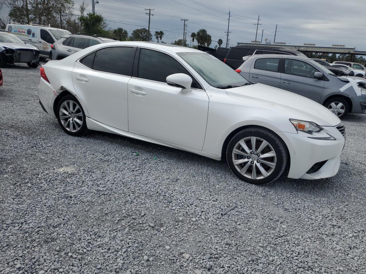 2016 Lexus IS - Image 4