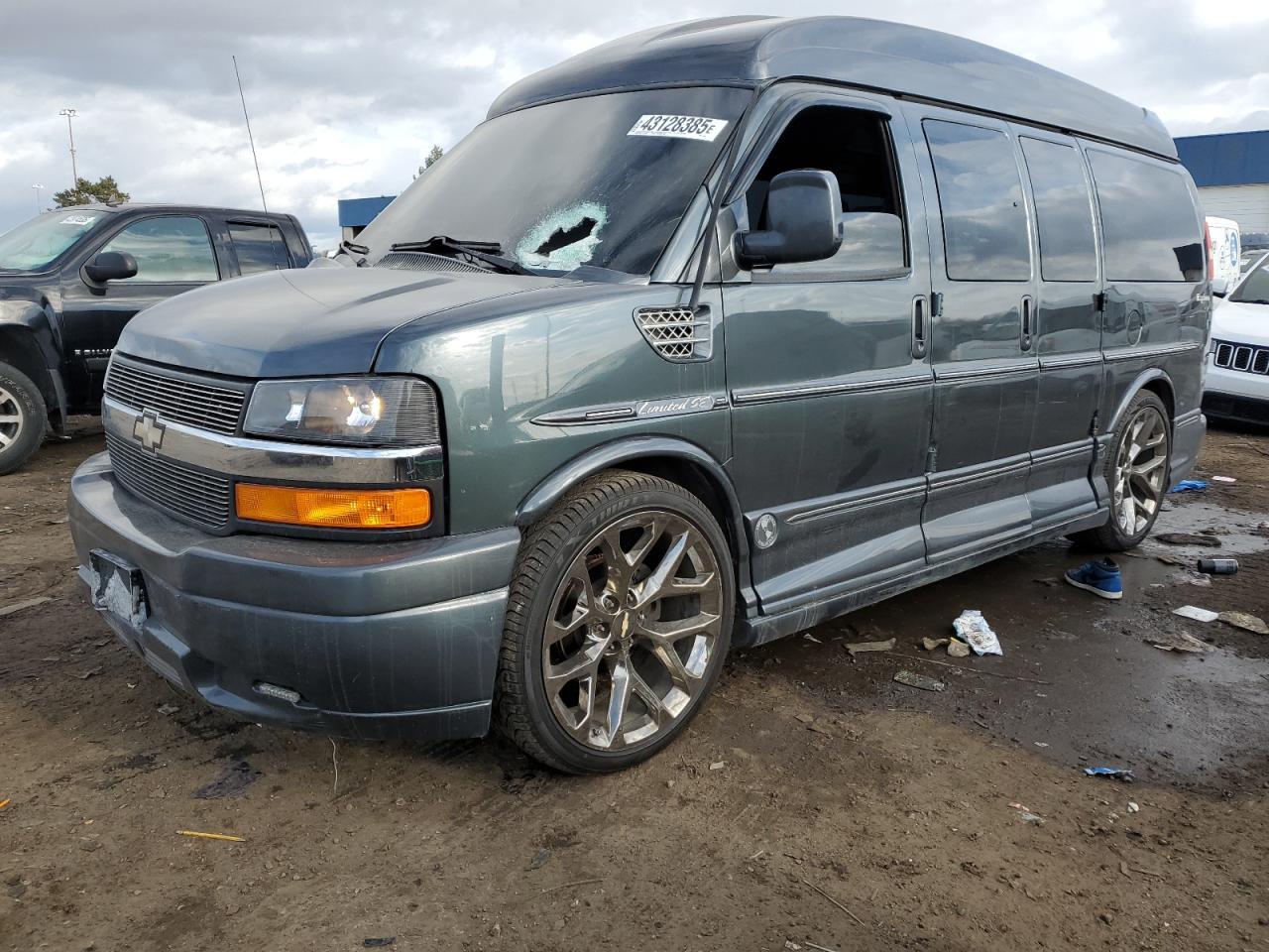2014 GMC Savana - Image 1