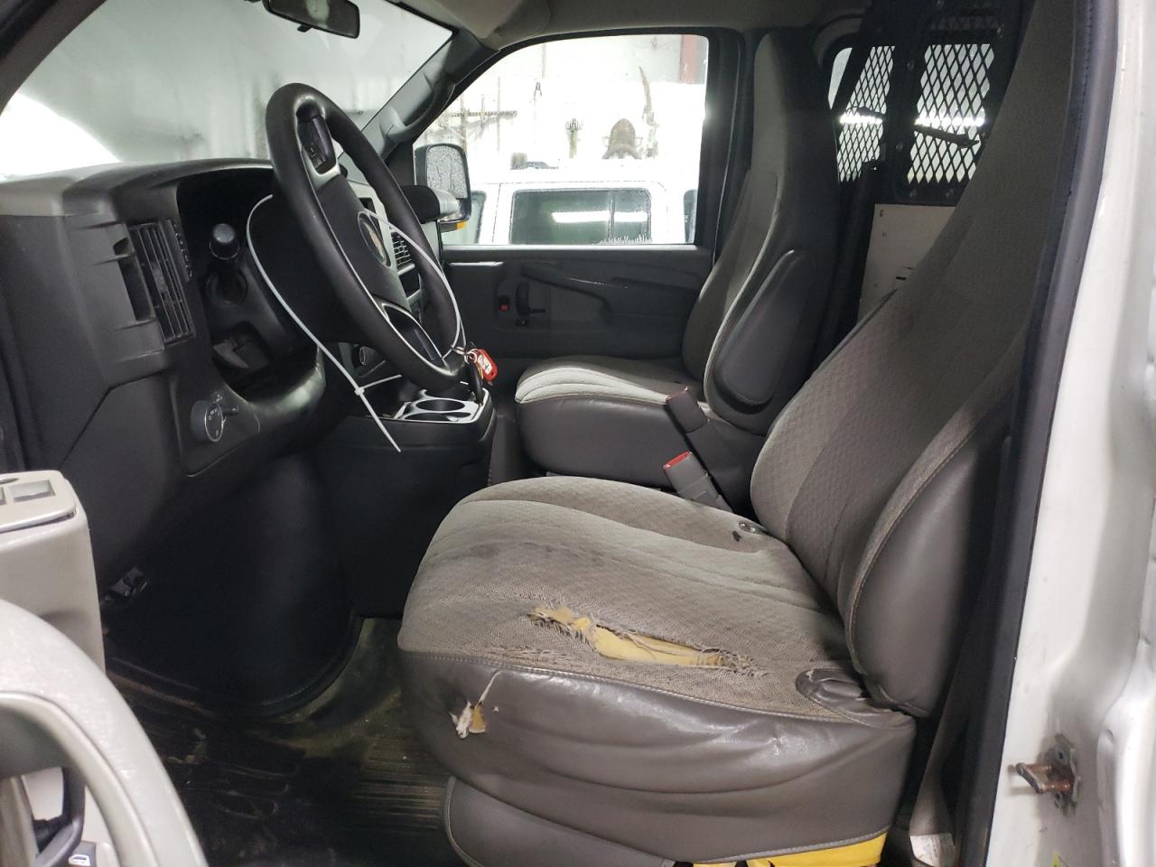 2010 Chevrolet Express - Image 7