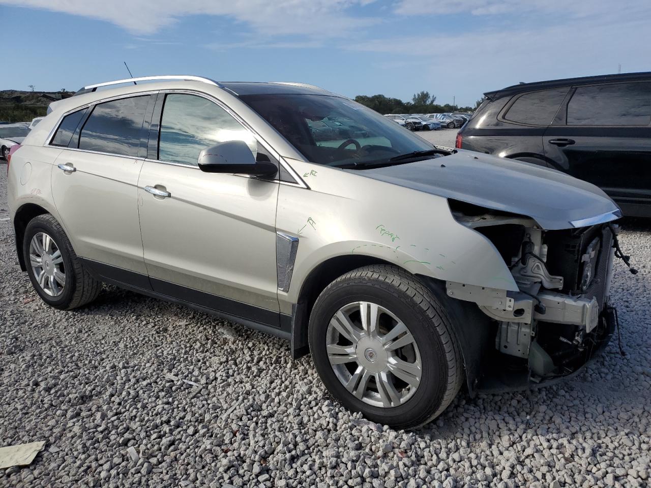 VIN 3GYFNGE32DS587401 2013 CADILLAC SRX no.4