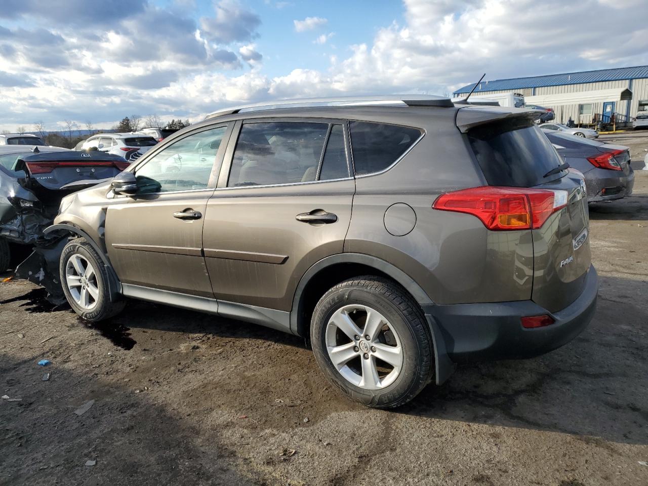 2014 Toyota RAV 4 - Image 2
