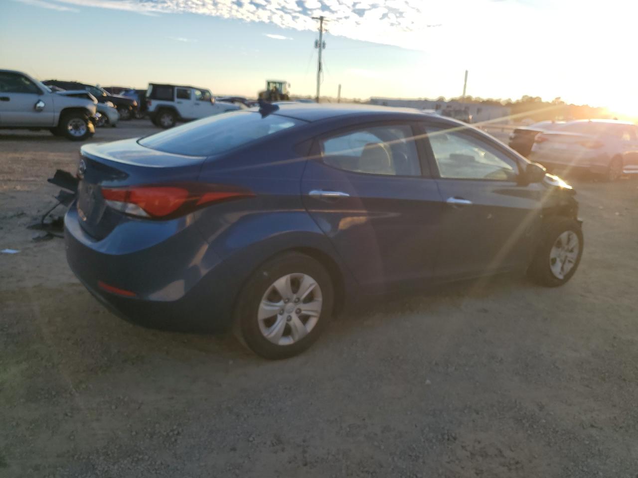 2016 Hyundai Elantra - Image 3