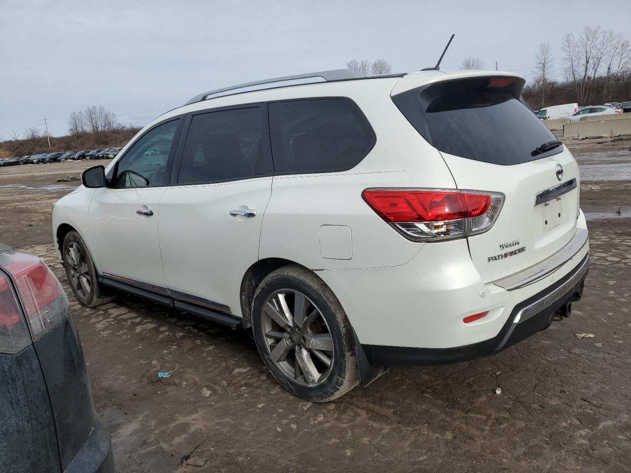 2014 Nissan Pathfinder - Image 2