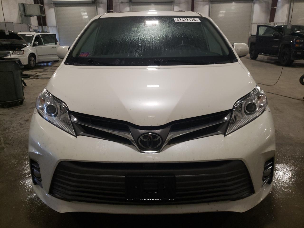 2019 Toyota Sienna - Image 5