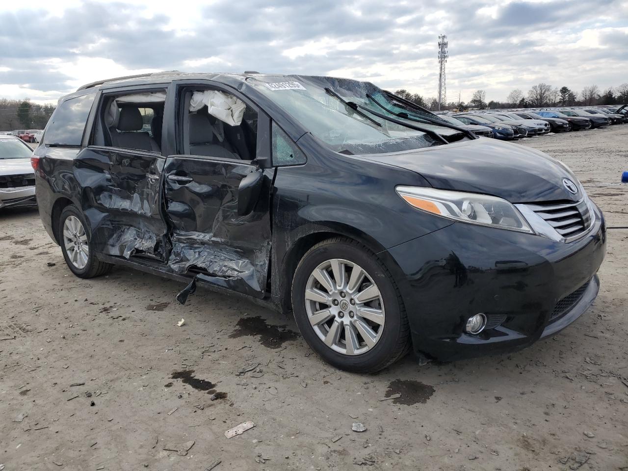 2017 Toyota Sienna - Image 4