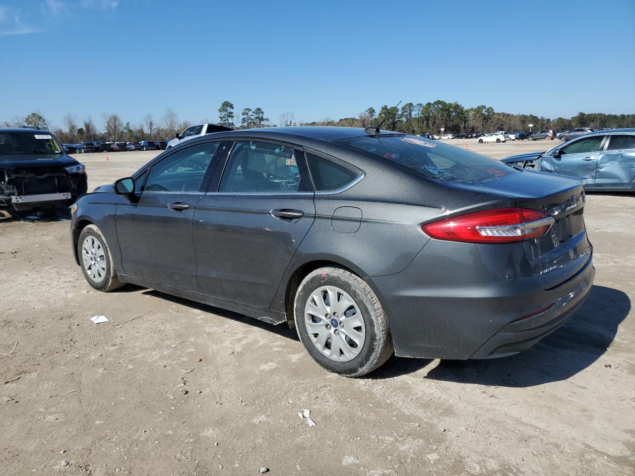 2019 Ford Fusion - Image 2