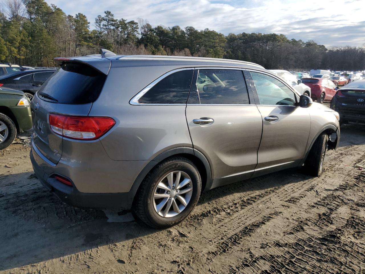 2016 Kia Sorento - Image 3