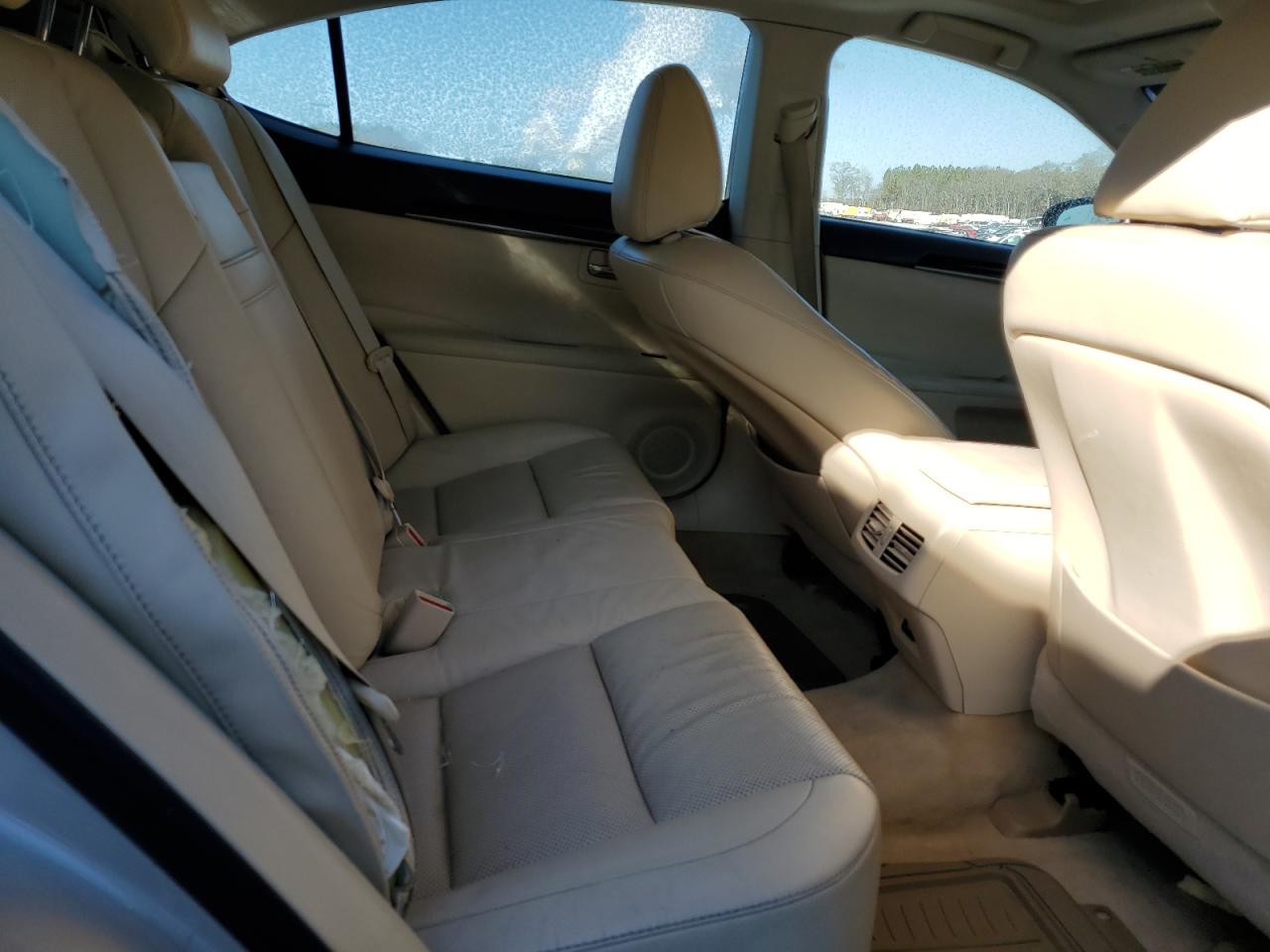 2013 Lexus ES - Image 11
