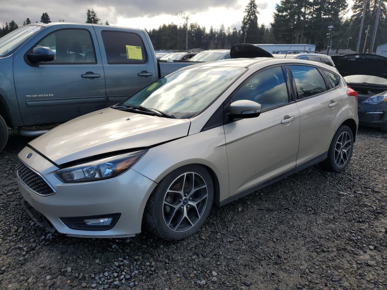 VIN 1FADP3M28HL230752 2017 FORD FOCUS no.1