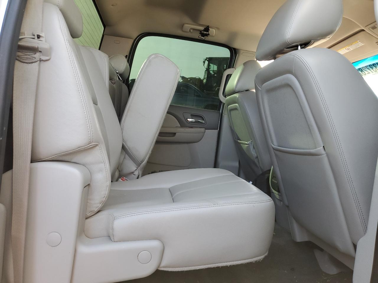 2011 Chevrolet Silverado - Image 6