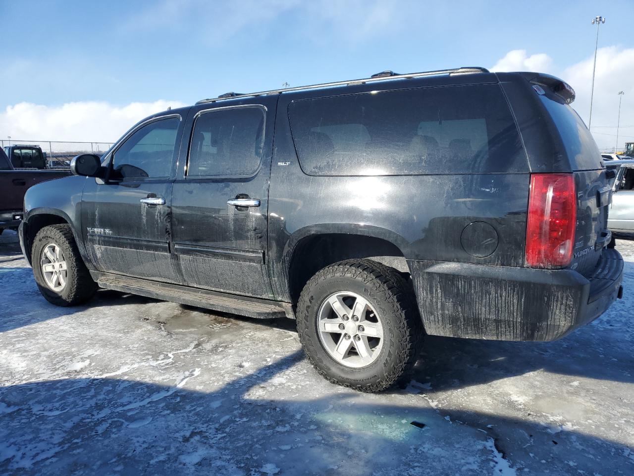 2010 GMC Yukon - Image 2