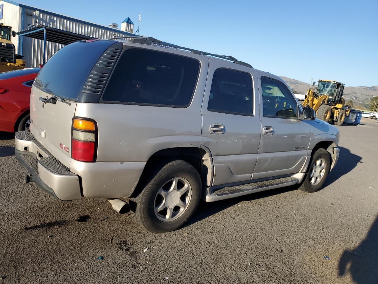 2004 GMC Yukon - Image 3