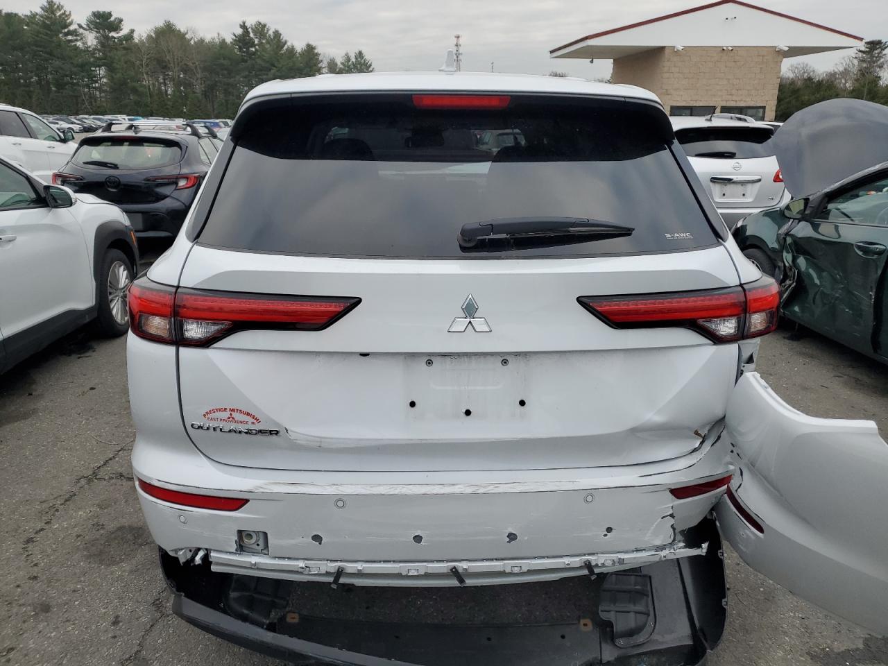 2024 Mitsubishi Outlander - Image 6