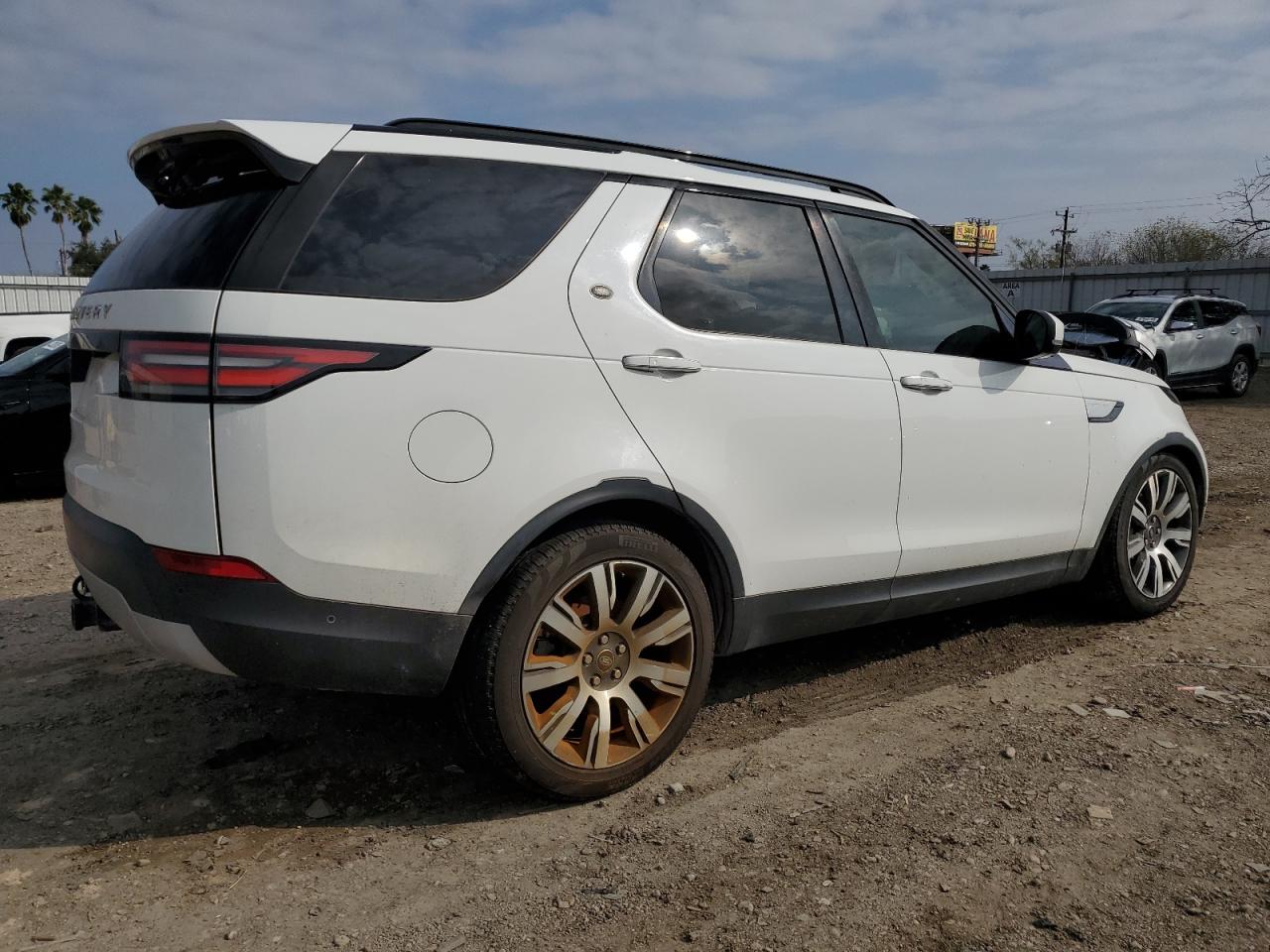 2018 Land Rover Discovery - Image 3