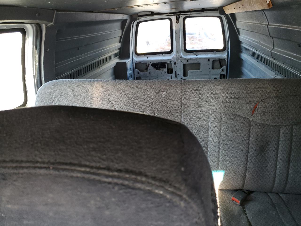 2007 Chevrolet Express - Image 10