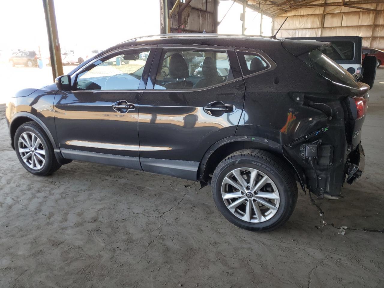 2019 Nissan Rogue - Image 2