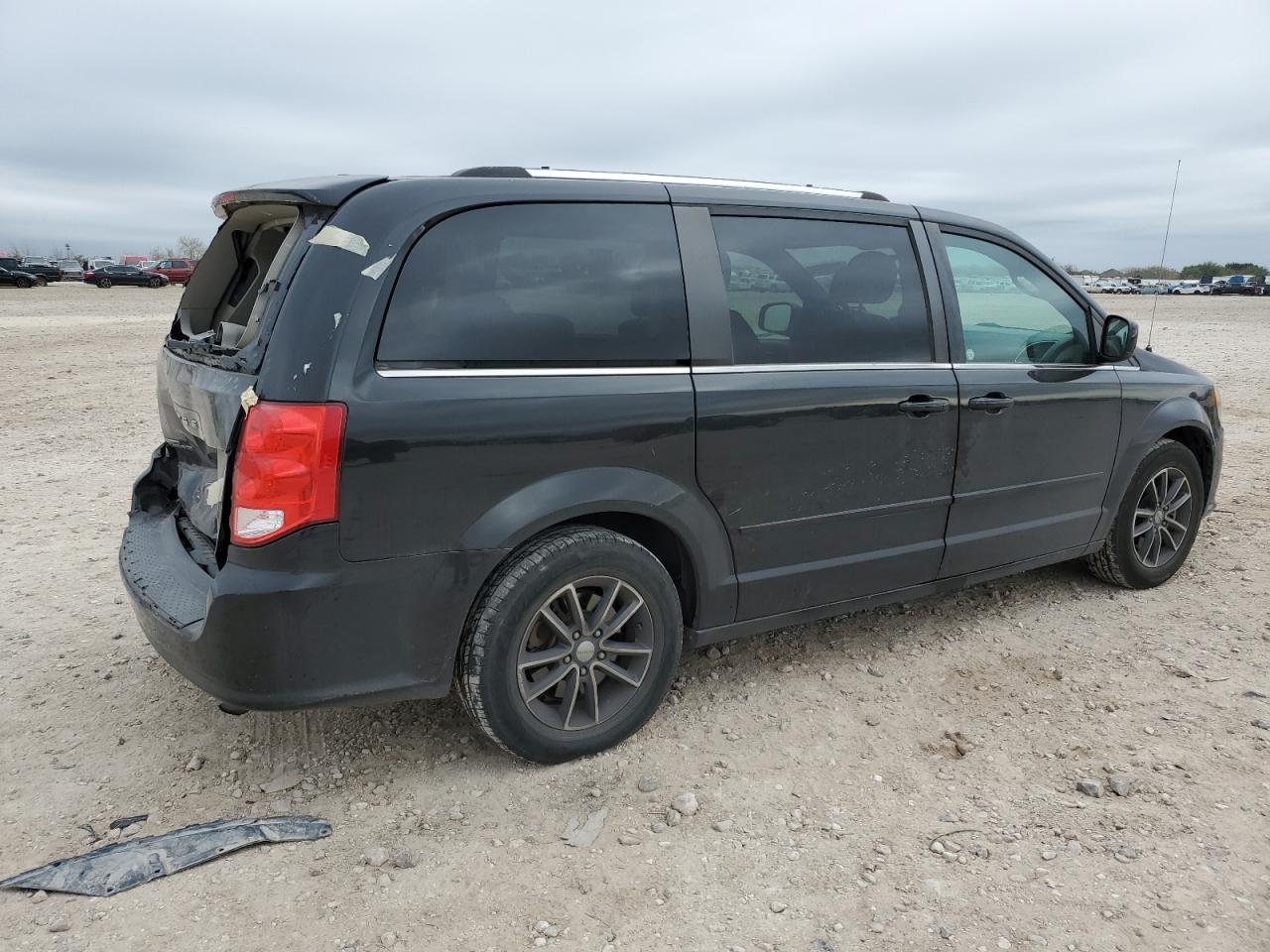 VIN 2C4RDGCG7HR670983 2017 DODGE CARAVAN no.3