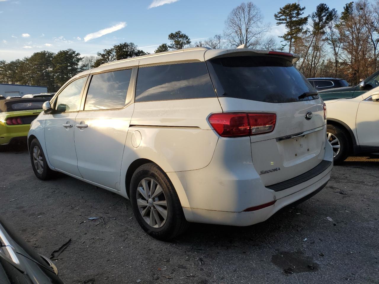 2015 Kia Sedona - Image 2