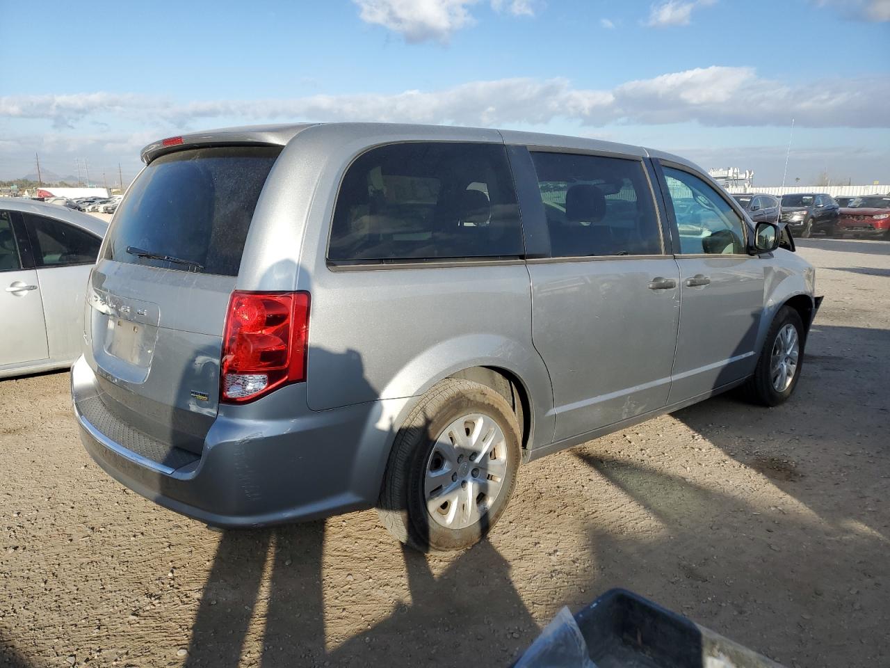 2019 Dodge Caravan - Image 3