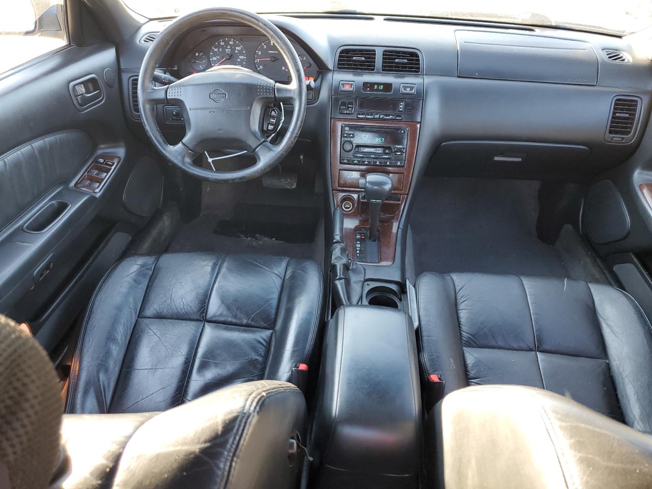 1999 Nissan Maxima - Image 8