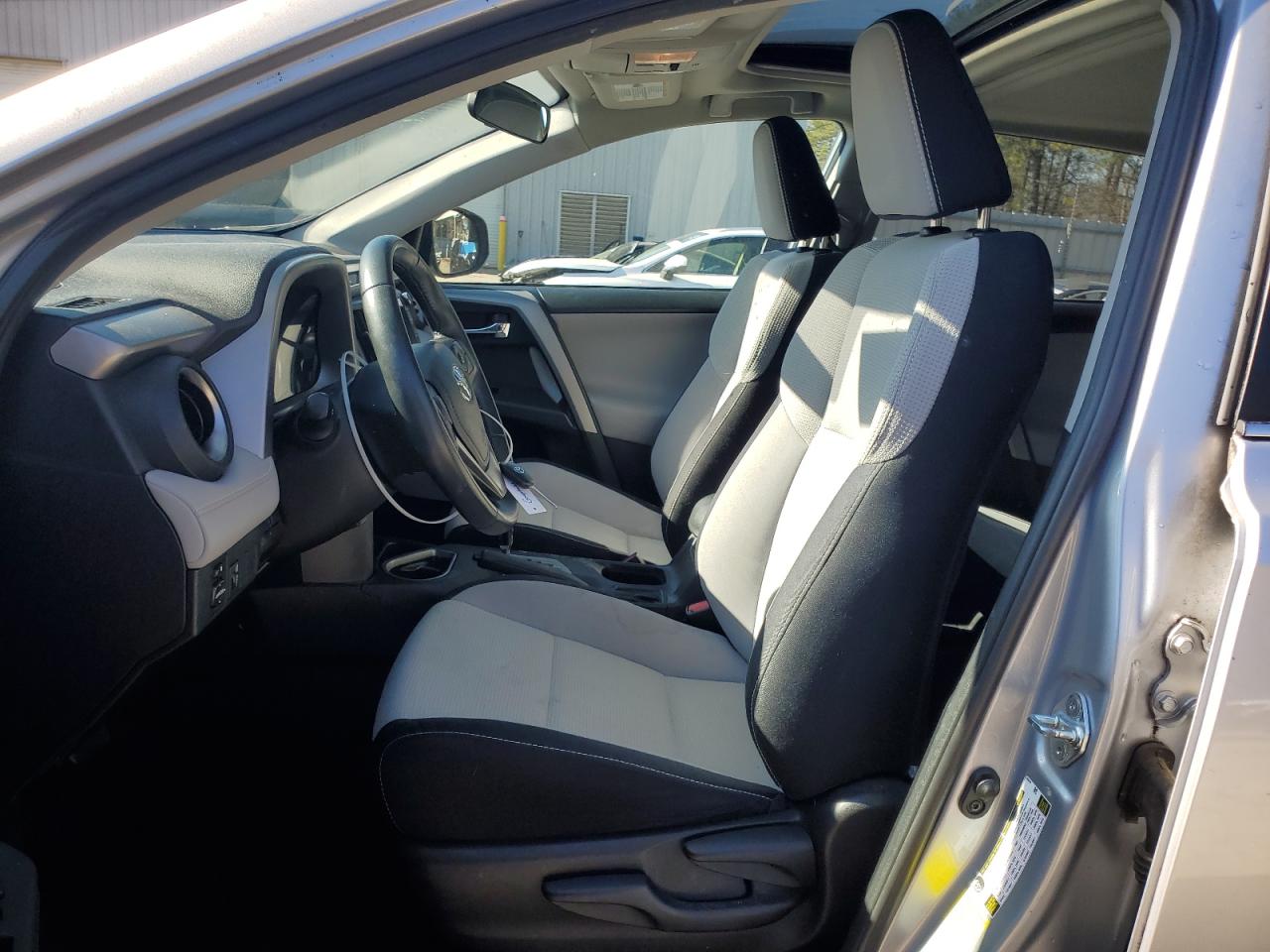 2016 Toyota RAV 4 - Image 7