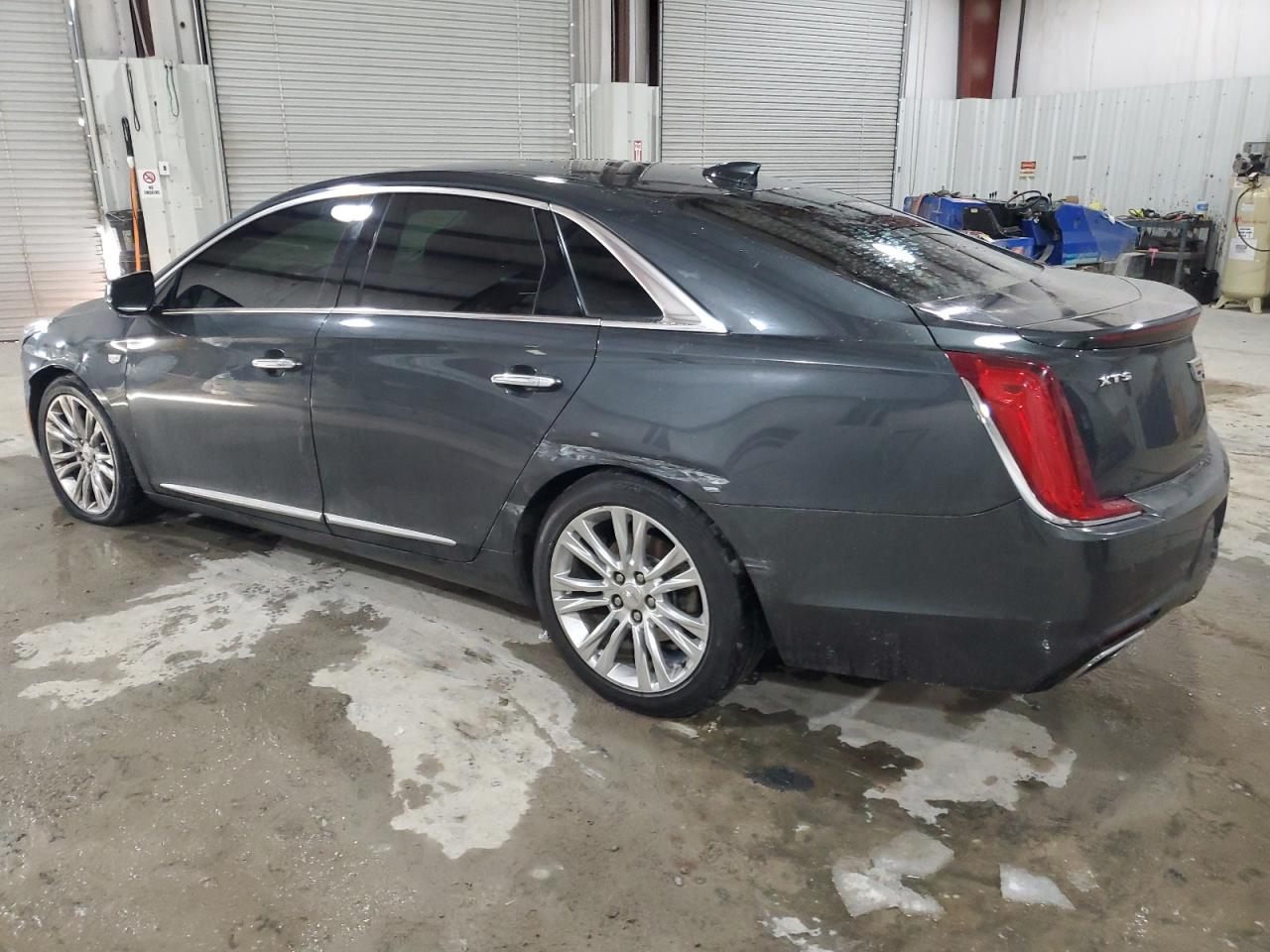 2019 Cadillac XTS - Image 2