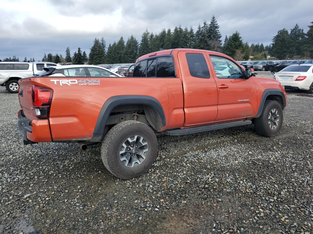 VIN 5TFSZ5AN1JX138144 2018 TOYOTA TACOMA no.3