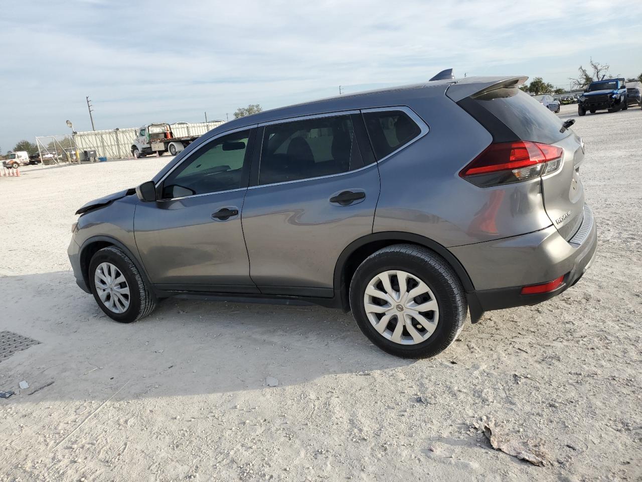 2018 Nissan Rogue - Image 2