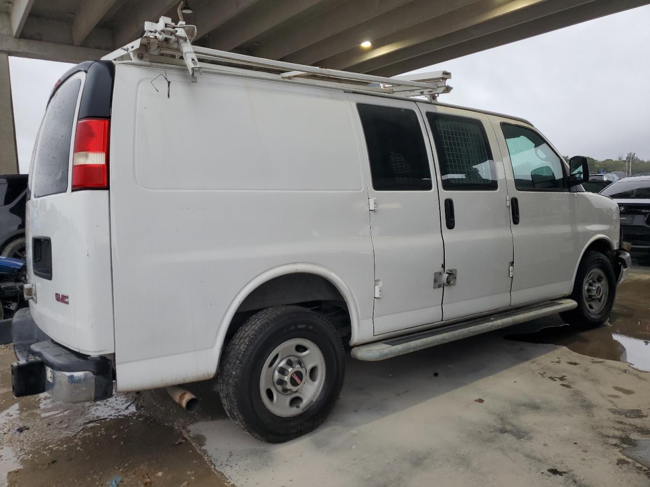 2014 GMC Savana - Image 3