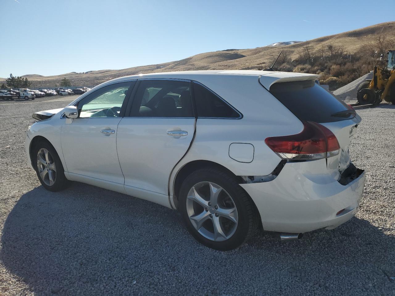 2015 Toyota Venza - Image 2