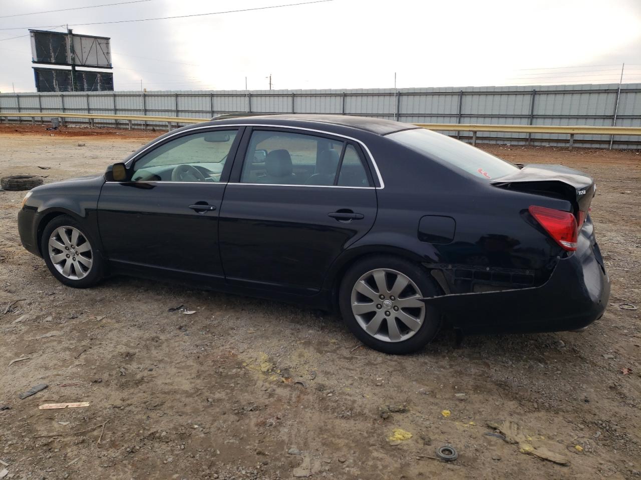 2005 Toyota Avalon - Image 2