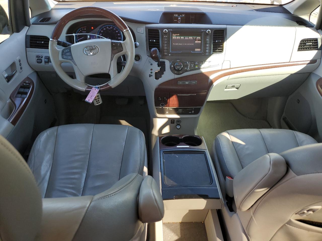 2014 Toyota Sienna - Image 8