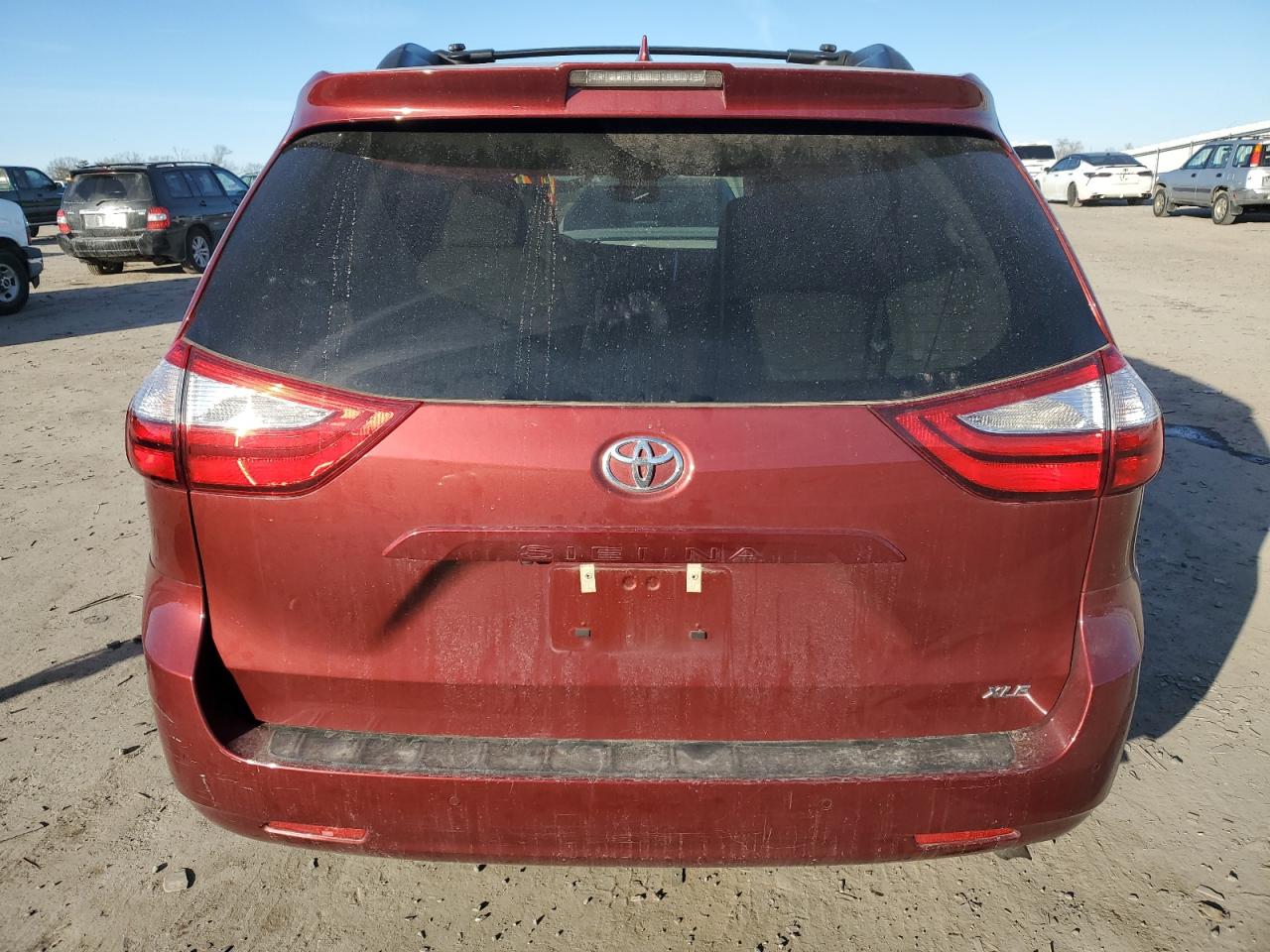 2018 Toyota Sienna - Image 6