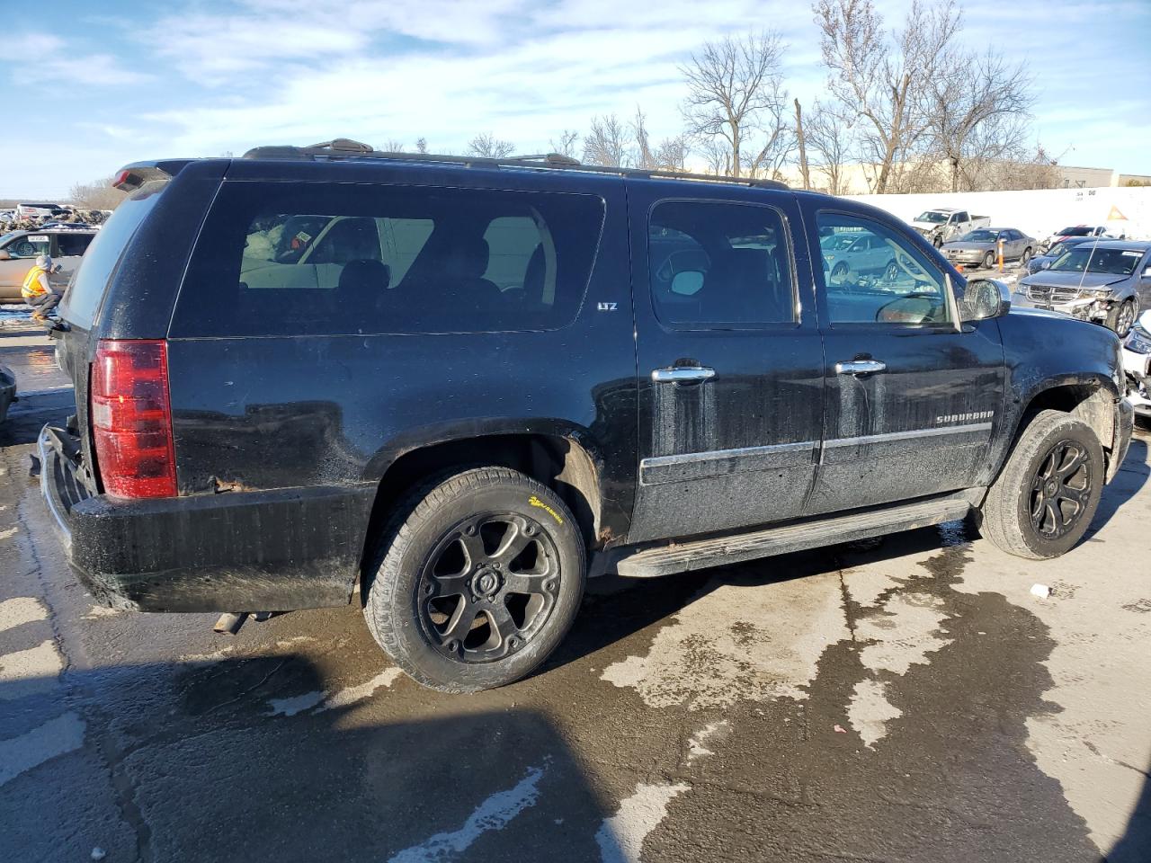 2011 Chevrolet Suburban - Image 3