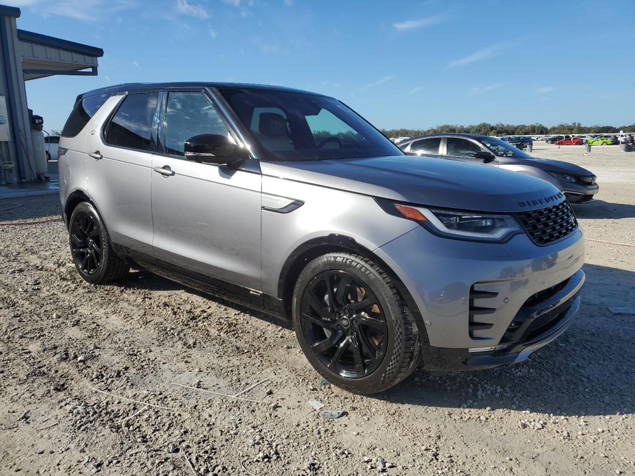 2022 Land Rover Discovery - Image 4