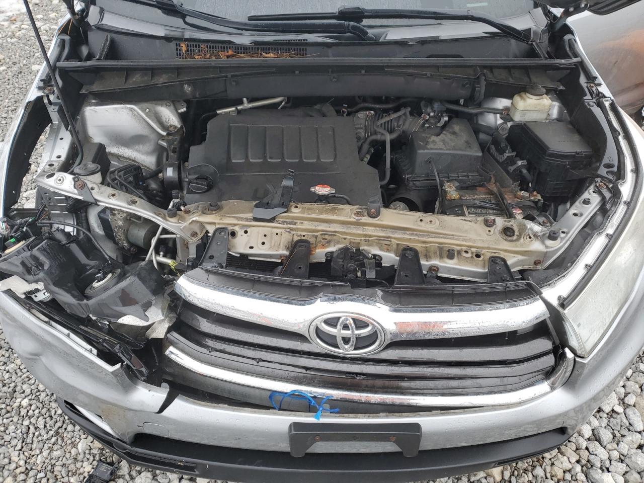 2015 Toyota Highlander - Image 12