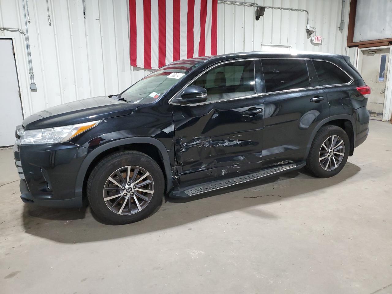 2018 Toyota Highlander - Image 1