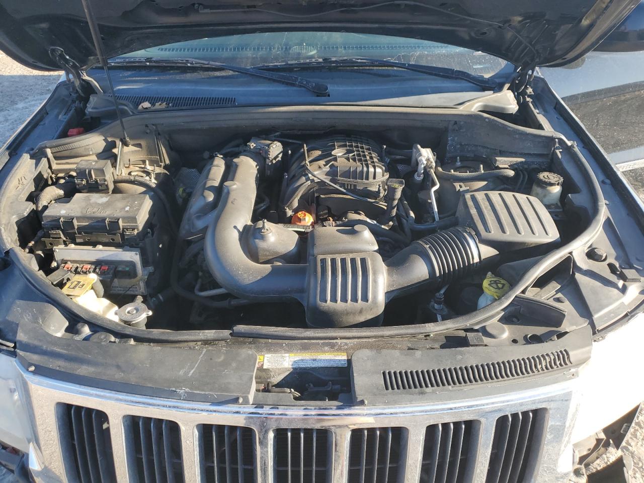 2012 Jeep Grand Cherokee - Image 12