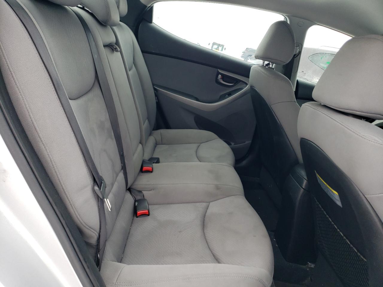 2012 Hyundai Elantra - Image 10