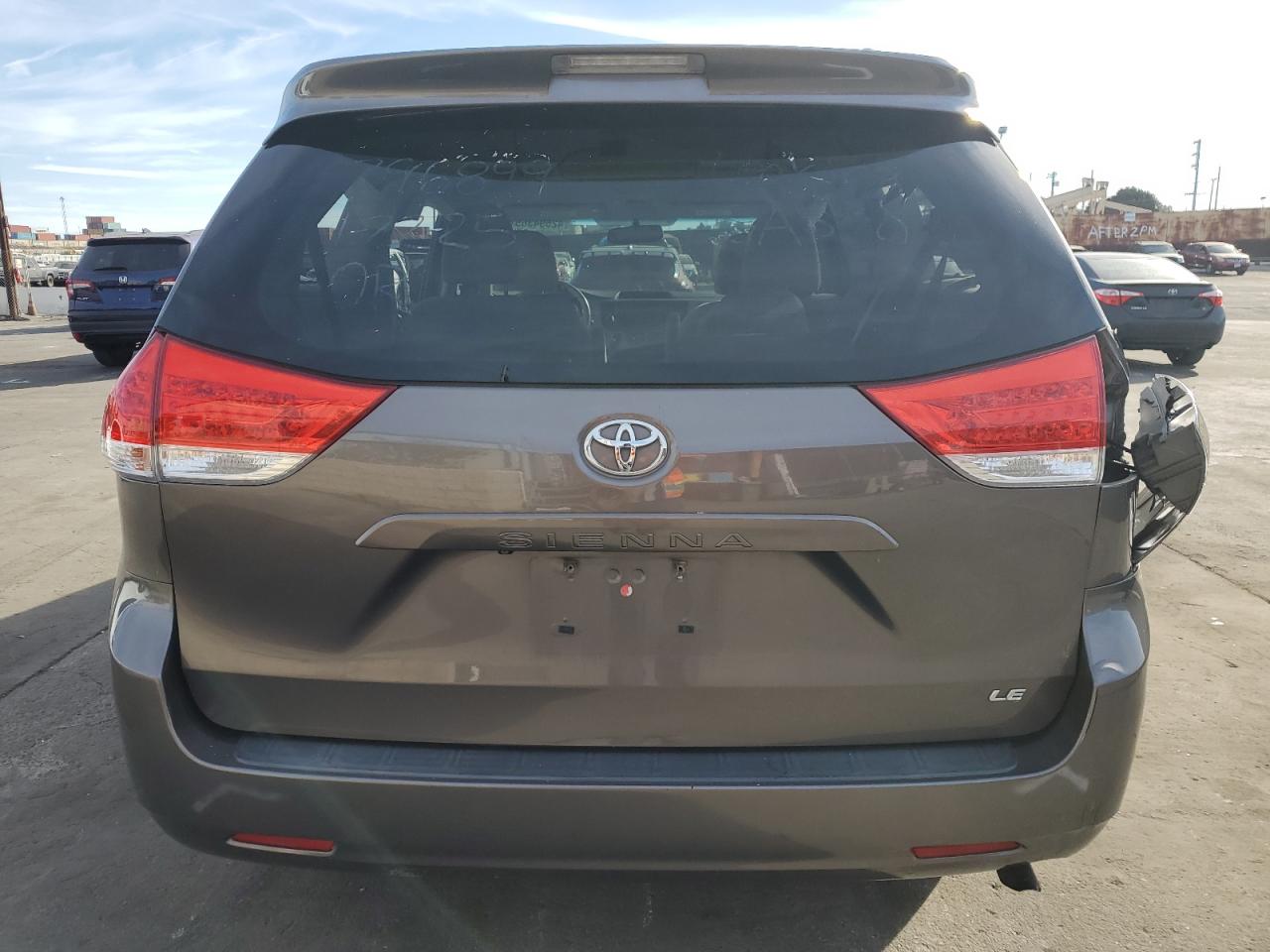 2014 Toyota Sienna - Image 6
