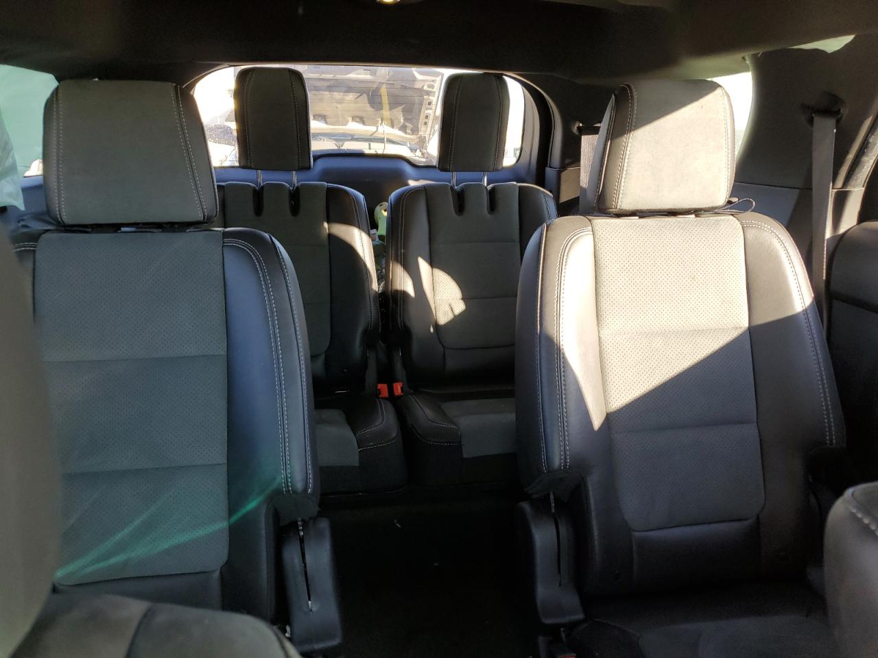 2015 Ford Explorer - Image 10