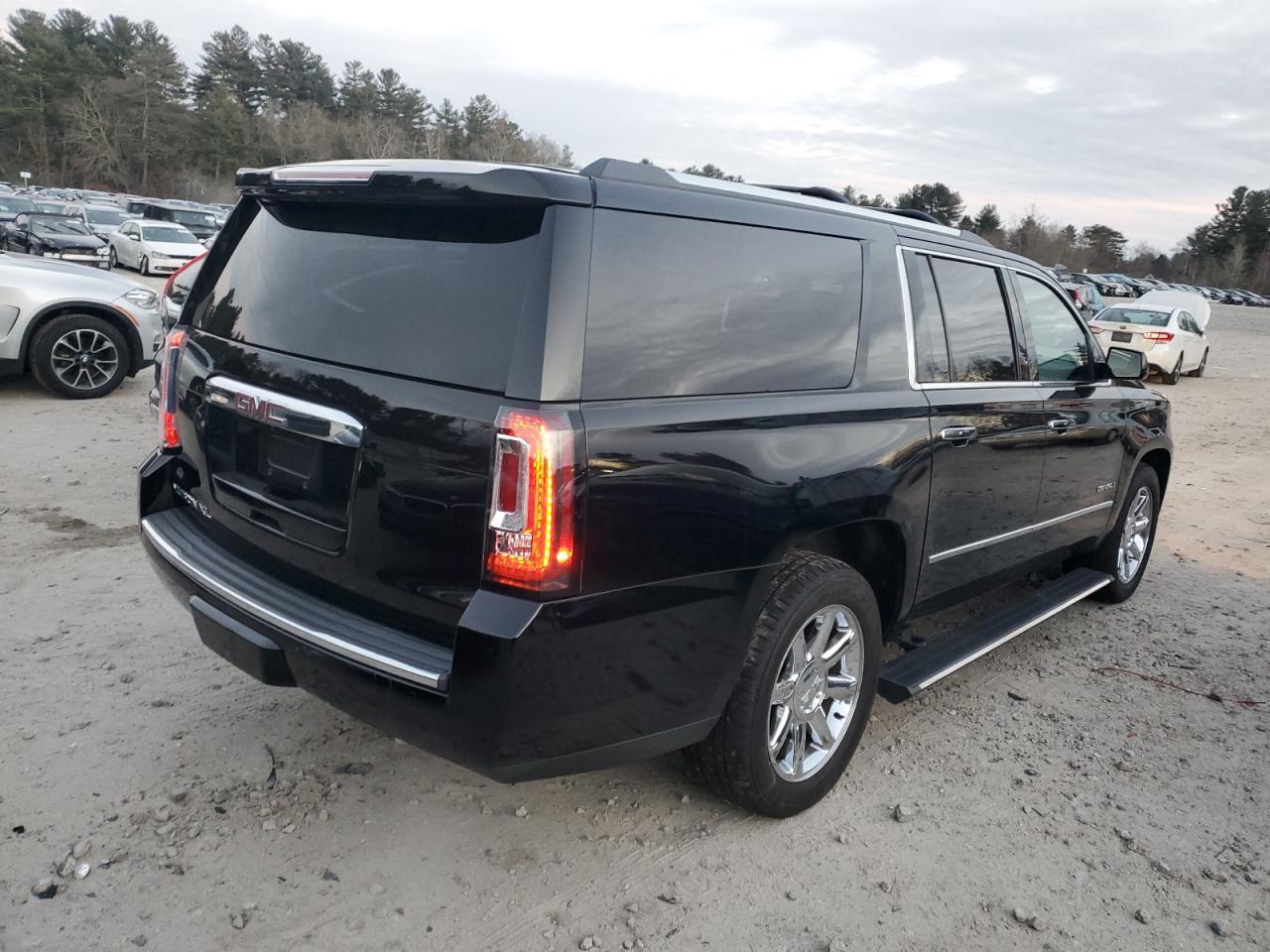 2015 GMC Yukon - Image 3